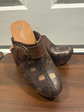 BareTraps Brown Patterned Leather Mules with Buckle Accent